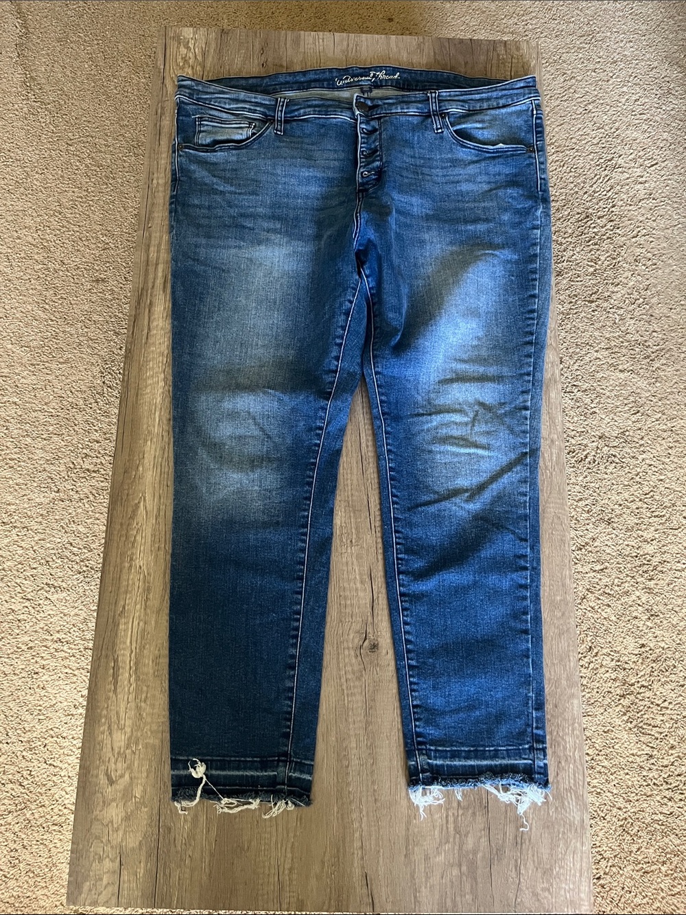 Universal Thread Women's Medium-Dark Blue Cropped Frayed Hem Jeans
